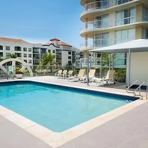 https://resort-beachcomber-international.hotelsbyronbayaustralia.com